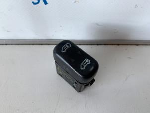 Used Central locking switch Mercedes Sprinter 2t (901/902) 208 CDI 16V Price € 9,50 Margin scheme offered by Sterparts Mercedes specialist