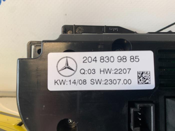 Air conditioning control panel from a Mercedes-Benz C Estate (S204) 1.6 C-180K 16V BlueEfficiency 2008