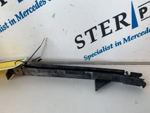 Used Front bumper bracket, left Mercedes E (W211) 2.2 E-200 CDI 16V Price € 12,50 Margin scheme offered by Sterparts Mercedes specialist