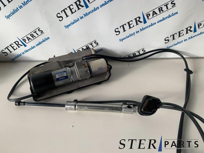 Używane Silnik tylnej klapy Mercedes E Combi (S211) 2.2 E-220 CDI 16V Cena € 195,00 Procedura marży oferowane przez Sterparts Mercedes specialist