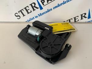 Used Seat motor Mercedes S (W220) 5.8 S-600L V12 36V Price € 25,00 Margin scheme offered by Sterparts Mercedes specialist