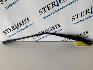 Begagnade Främre torkararm Mercedes B (W245) 1.7 B-170 16V Pris € 10,95 Marginaltabell erbjuds av Sterparts Mercedes specialist