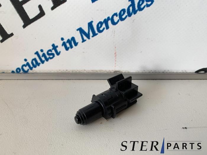 Begagnade Innetemperatursensor Mercedes S (W221) 3.0 S-320 CDI 24V 4-Matic Pris € 14,95 Marginaltabell erbjuds av Sterparts Mercedes specialist