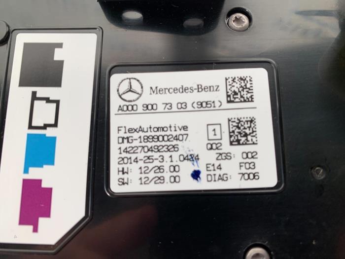 Luz interior delante de un Mercedes-Benz A (W176) 1.5 A-180 CDI, A-180d 16V 2014