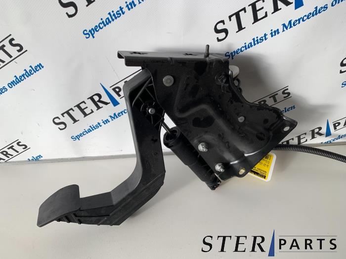 Używane Pedal sprzegla Mercedes Sprinter 3,5t (906.73) 309 CDI 16V Cena € 24,20 Z VAT oferowane przez Sterparts Mercedes specialist