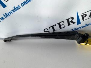 Used Rear wiper arm Mercedes E Combi (S210) 2.2 E-200 CDI 16V Price € 9,95 Margin scheme offered by Sterparts Mercedes specialist