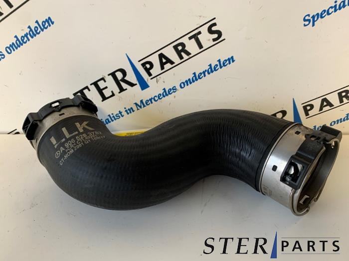 Gebrauchte Intercooler Schlauch Mercedes Sprinter 3,5t (906.73) 311 CDI 16V Preis € 30,25 Mit Mehrwertsteuer angeboten von Sterparts Mercedes specialist