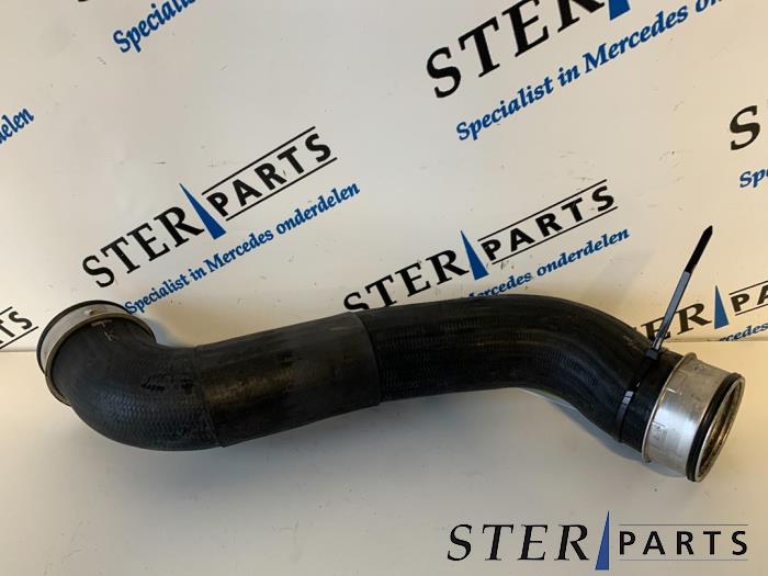 Usagé Tuyau intercooler Mercedes E (W211) 2.2 E-220 CDI 16V Prix € 15,00 Règlement à la marge proposé par Sterparts Mercedes specialist