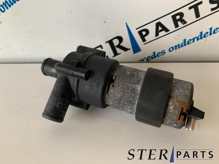 Begagnade Extra vattenpump Mercedes C (W203) 2.2 C-200 CDI 16V Pris € 30,00 Marginaltabell erbjuds av Sterparts Mercedes specialist