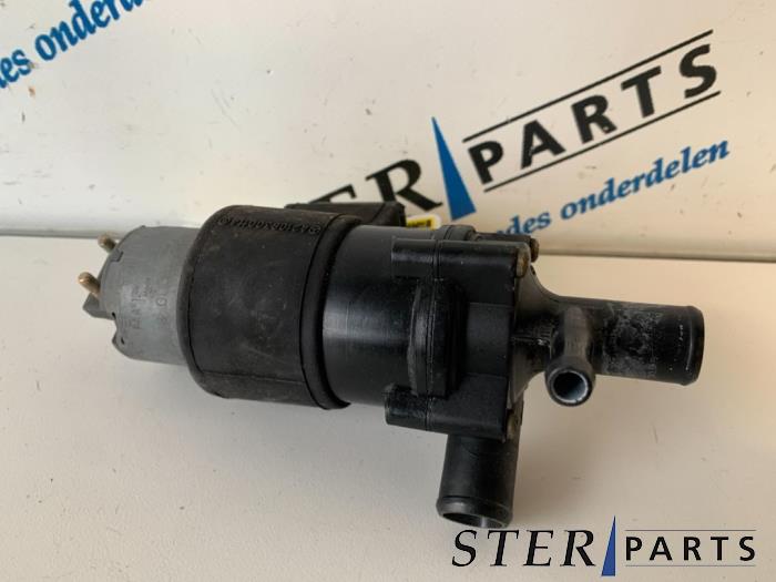 Gebrauchte Wasserpumpe Mercedes CLK (C208) 2.0 200 16V Preis € 29,95 Margenregelung angeboten von Sterparts Mercedes specialist