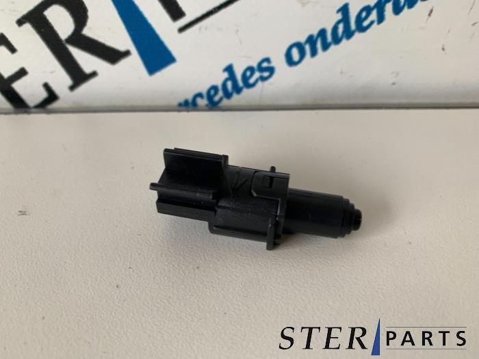 Begagnade Innetemperatursensor Mercedes S (W221) 3.0 S-320 CDI 24V 4-Matic Pris € 14,95 Marginaltabell erbjuds av Sterparts Mercedes specialist