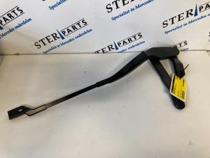 Used Front wiper arm Mercedes E Estate (S212) E-200 CDI 16V BlueEfficiency,BlueTEC Price € 25,00 Margin scheme offered by Sterparts Mercedes specialist