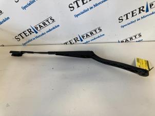 Used Front wiper arm Mercedes E Estate (S212) E-200 CDI 16V BlueEfficiency,BlueTEC Price € 20,00 Margin scheme offered by Sterparts Mercedes specialist