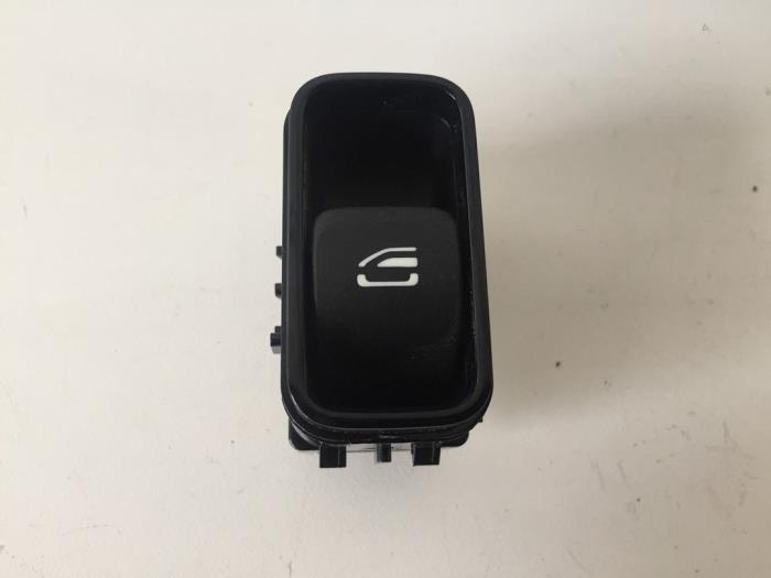 Electric window switch from a Mercedes-Benz Sprinter 3,5t (907.6/910.6) 311 CDI 2.0 D FWD 2021