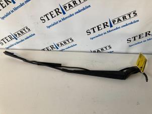 Used Front wiper arm Mercedes Vito (639.7) 2.2 110 CDI 16V Euro 5 Price € 18,15 Inclusive VAT offered by Sterparts Mercedes specialist