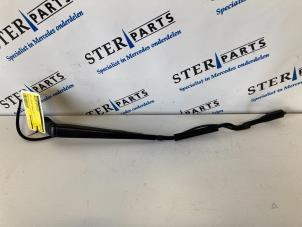 Used Front wiper arm Mercedes Vito (639.7) 2.2 110 CDI 16V Euro 5 Price € 18,09 Inclusive VAT offered by Sterparts Mercedes specialist