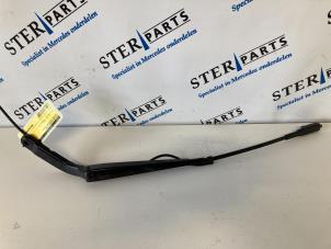 Used Front wiper arm Mercedes Sprinter 3,5t (906.73) 310 CDI 16V Price € 18,09 Inclusive VAT offered by Sterparts Mercedes specialist