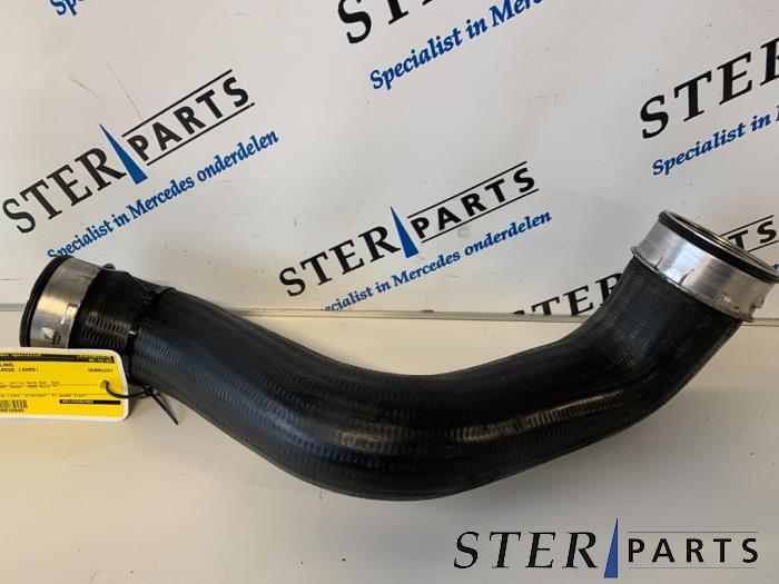 Gebrauchte Intercooler Schlauch Mercedes E (W211) 3.0 E-320 CDI 24V Preis € 20,00 Margenregelung angeboten von Sterparts Mercedes specialist
