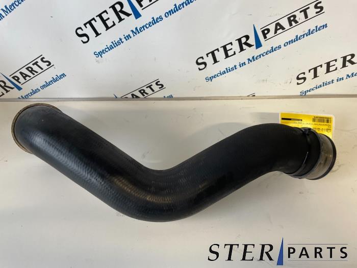 Gebrauchte Intercooler Schlauch Mercedes E (W211) 3.0 E-320 CDI 24V Preis € 20,00 Margenregelung angeboten von Sterparts Mercedes specialist