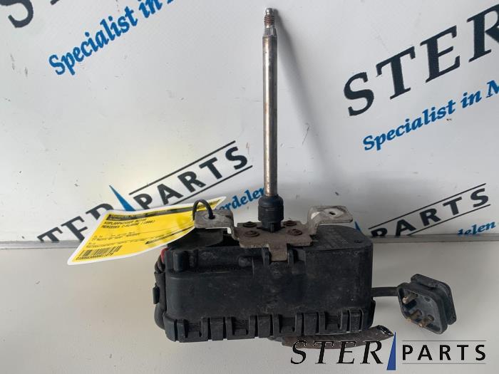 Używane Silnik wycieraczek reflektorów Mercedes C (W202) 1.8 C-180 16V Cena € 50,00 Procedura marży oferowane przez Sterparts Mercedes specialist