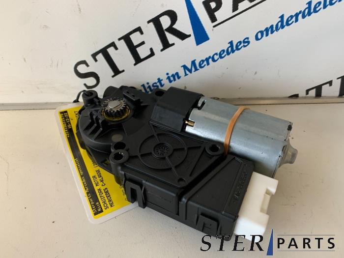 Begagnade Motor, soltak Mercedes C (W204) 1.6 C-180 16V BlueEfficiency Pris € 90,00 Marginaltabell erbjuds av Sterparts Mercedes specialist