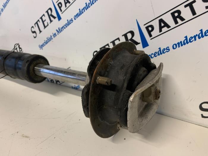 Fronts shock absorber, left from a Mercedes-Benz 190 D (W201) 2.0 D 1990