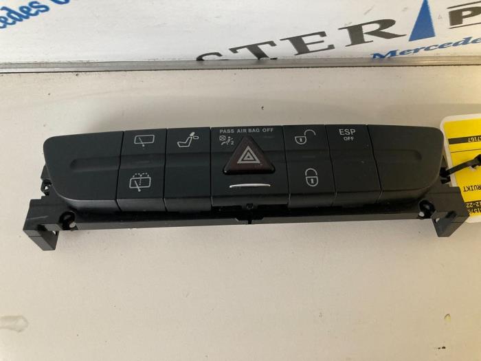 Panic lighting switch from a Mercedes-Benz E Combi (S211) 2.2 E-220 CDI 16V 2003