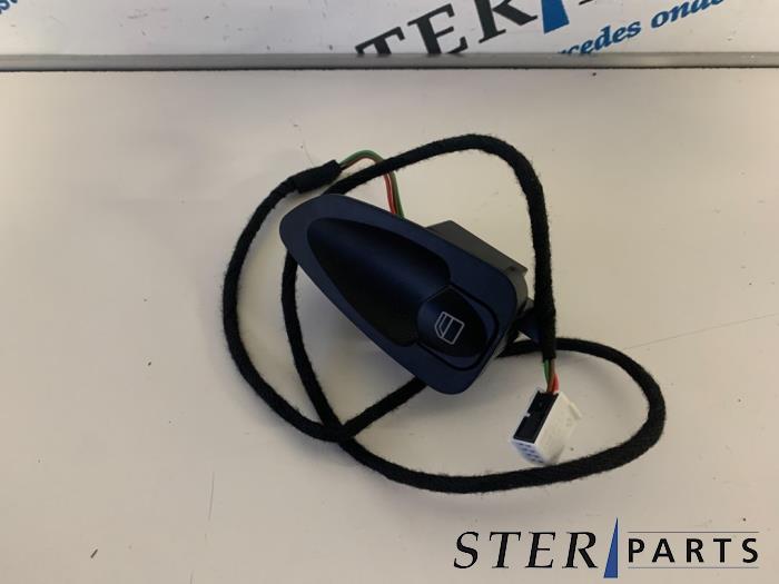 Usados Interruptor de ventanilla eléctrica Mercedes SL (R230) 3.7 SL-350 V6 18V Precio € 34,95 Norma de margen ofrecido por Sterparts Mercedes specialist