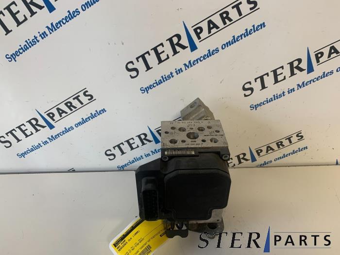 Usagé Pompe ABS Mercedes CLK (C208) 3.2 320 V6 18V Prix € 89,50 Règlement à la marge proposé par Sterparts Mercedes specialist