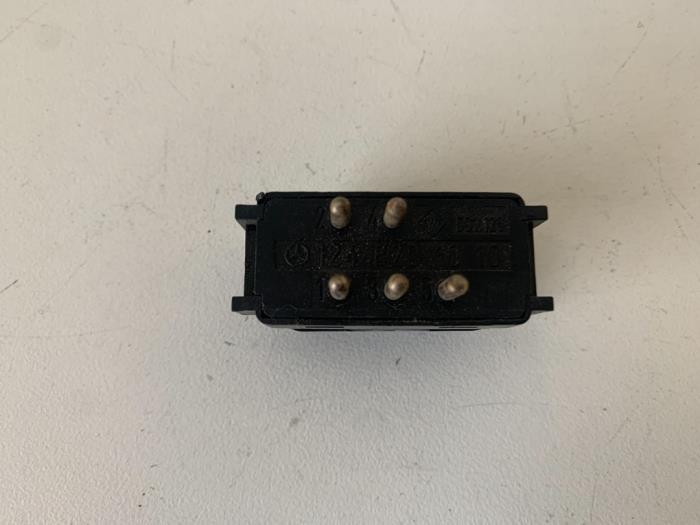 Rear window heating switch from a Mercedes-Benz E (W124) 2.0 200 E 1990