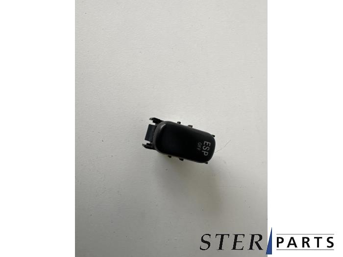 Begagnade ESP-brytare Mercedes E (W210) 2.2 E-200 CDI 16V Pris € 9,95 Marginaltabell erbjuds av Sterparts Mercedes specialist