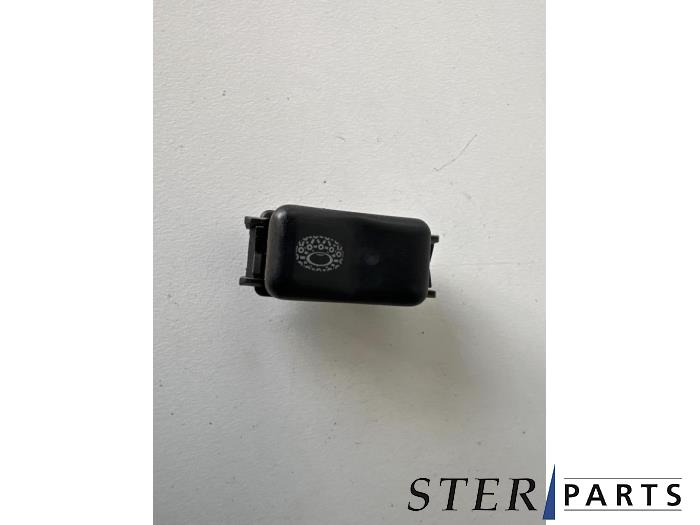 Używane Przelacznik ASR Mercedes S (W140) 2.8 300 SE Cena € 14,95 Procedura marży oferowane przez Sterparts Mercedes specialist
