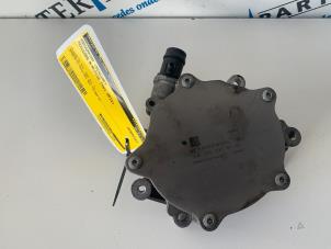 Usados Bomba de vacío (Gasolina) Mercedes B (W246) 1.6 B-200 BlueEFFICIENCY Turbo 16V Precio € 49,95 Norma de margen ofrecido por Sterparts Mercedes specialist