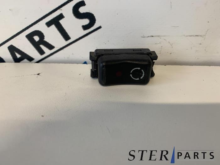 Begagnade Luftflödesbrytare Mercedes E (W124) 2.0 200 E Pris € 9,95 Marginaltabell erbjuds av Sterparts Mercedes specialist