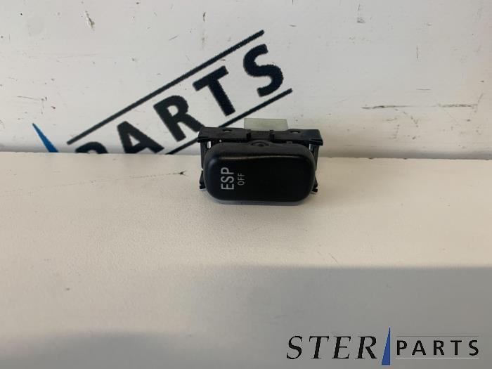 Begagnade ESP-brytare Mercedes E (W210) 2.2 E-200 CDI 16V Pris € 9,95 Marginaltabell erbjuds av Sterparts Mercedes specialist
