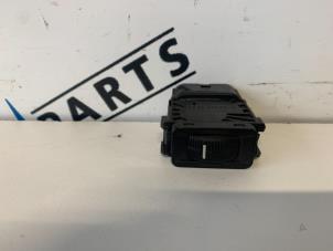 Used AIH headlight switch Mercedes E (W124) 2.0 200 E Price € 19,95 Margin scheme offered by Sterparts Mercedes specialist