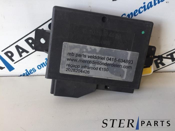 Begagnade Relä Mercedes E (W124) 2.0 200 E Pris € 34,95 Marginaltabell erbjuds av Sterparts Mercedes specialist