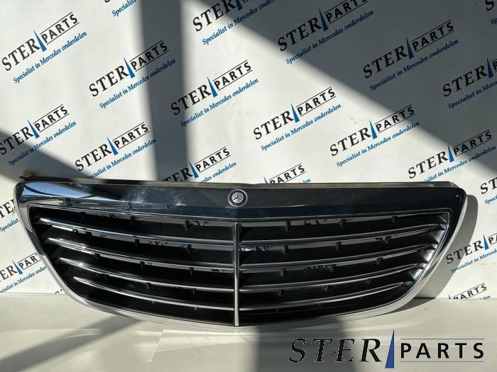 Używane Grill Mercedes S (222.0/222.1) 3.0 S-320L 24V Cena € 125,00 Procedura marży oferowane przez Sterparts Mercedes specialist