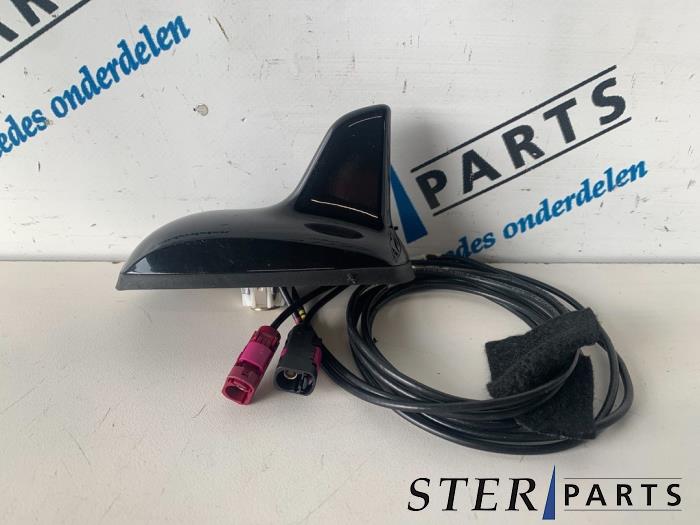 Używane Antena Mercedes C (W204) 1.6 C-180K 16V BlueEfficiency Cena € 34,95 Procedura marży oferowane przez Sterparts Mercedes specialist