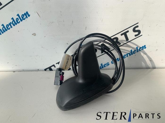Używane Antena Mercedes C (W204) 1.6 C-180 16V BlueEfficiency Cena € 34,95 Procedura marży oferowane przez Sterparts Mercedes specialist