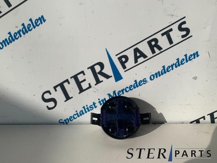 Begagnade Regnsensor Mercedes E (W212) E-200 CGI 16V BlueEfficiency Pris € 19,95 Marginaltabell erbjuds av Sterparts Mercedes specialist
