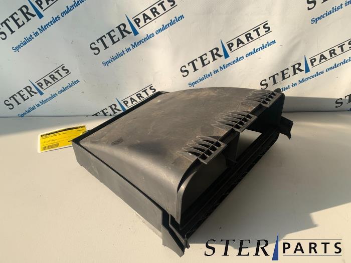 Begagnade Inre filterhus Mercedes E (W211) 2.2 E-200 CDI 16V Pris € 9,50 Marginaltabell erbjuds av Sterparts Mercedes specialist