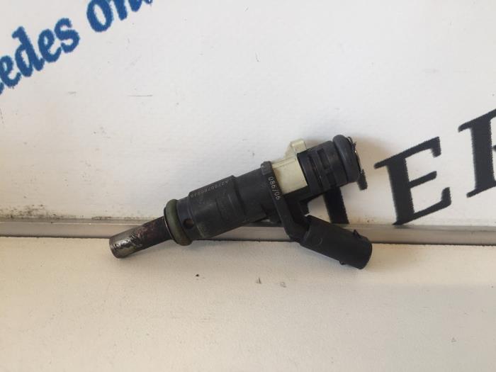 Injector (petrol injection) from a Mercedes-Benz ML II (164/4JG) 3.5 350 4-Matic V6 24V 2007