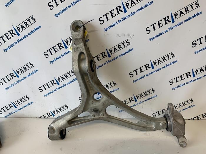 Front lower wishbone, left from a Mercedes-Benz R (W251) 3.5 350 V6 24V 4-Matic 2015