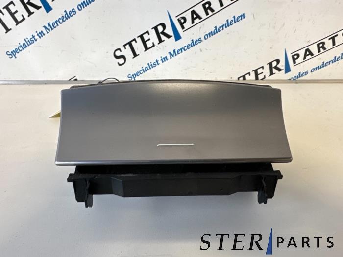 Begagnade Askkopp, fram Mercedes C Combi (S203) 2.5 C-230 V6 24V Pris € 25,00 Marginaltabell erbjuds av Sterparts Mercedes specialist