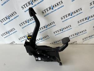Used Clutch pedal Mercedes C Combi (S203) 2.5 C-230 V6 24V Price € 35,00 Margin scheme offered by Sterparts Mercedes specialist