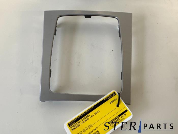Gebrauchte Abdeckplatte sonstige Mercedes C (W204) 2.2 C-180 CDI 16V BlueEFFICIENCY Preis € 25,00 Margenregelung angeboten von Sterparts Mercedes specialist