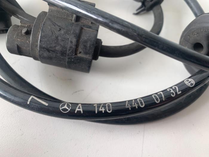Cable (varios) de un Mercedes-Benz S (W140) 2.8 300 SE 1994