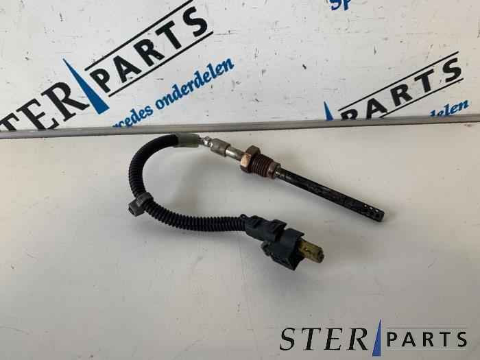 Usagé Sensor température d’échappement Mercedes E (W212) E-200 CDI 16V BlueEfficiency,BlueTEC Prix € 24,95 Règlement à la marge proposé par Sterparts Mercedes specialist