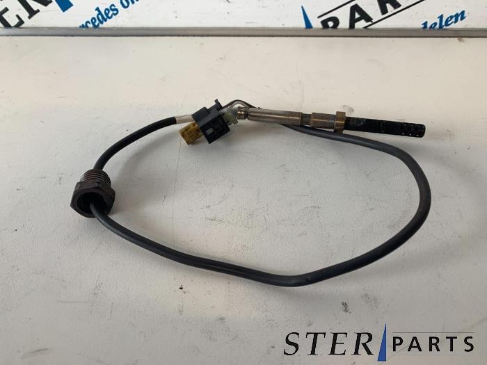 Auspuff Temperatursensor van een Mercedes-Benz Vito (639.6) 2.2 109 CDI 16V 2010